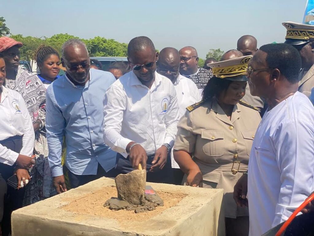 Pose de la première Pierre de la cité AKWABA Botro